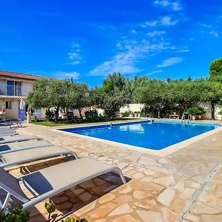 Cote Oliviers 6P - Appt Avec Piscine Partagee Apartment Beaucaire  Exterior photo